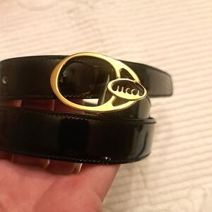 VINTAGE GUCCI POST BUCKLE PATENT LEATHER GOLD LOGO SKINNY BELT